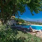 Casale Verdicchio 10&2, Emma Вилла *
