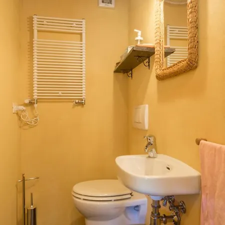 Casale Verdicchio 10&2, Emma Villa Montecarotto