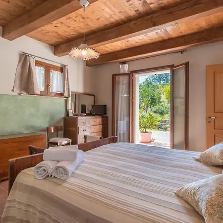 Casale Verdicchio 10&2, Emma Villa Montecarotto