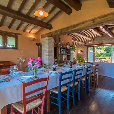 Villa Casale Verdicchio 10&2, Emma Montecarotto