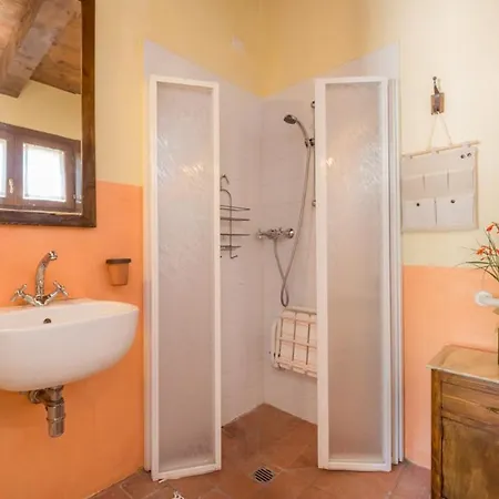 Casale Verdicchio 10&2, Emma Villa Montecarotto