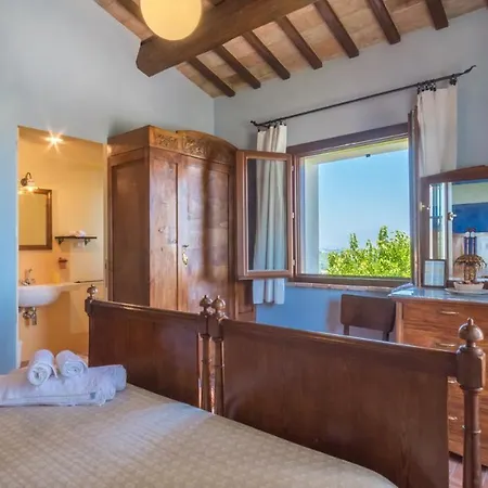 Casale Verdicchio 10&2, Emma Villa