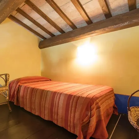 Casale Verdicchio 10&2, Emma Villa *