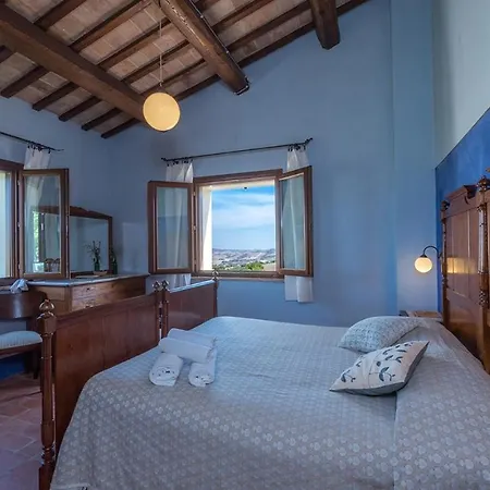 Casale Verdicchio 10&2, Emma Villa Montecarotto