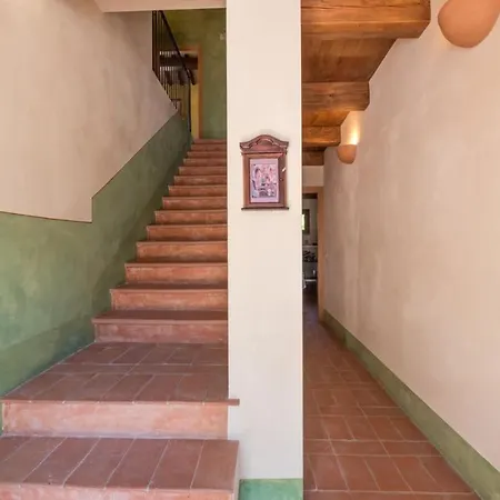 Casale Verdicchio 10&2, Emma Villa