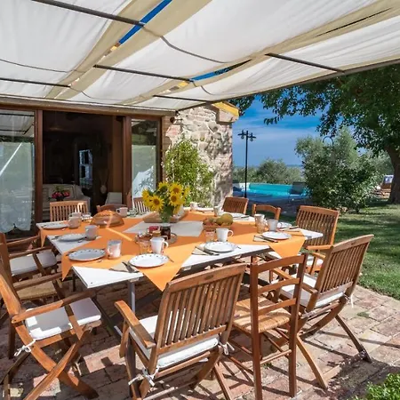 Casale Verdicchio 10&2, Emma Villa