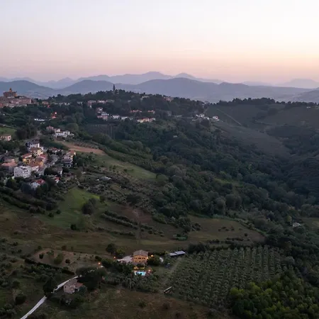Villa Casale Verdicchio 10&2, Emma Montecarotto