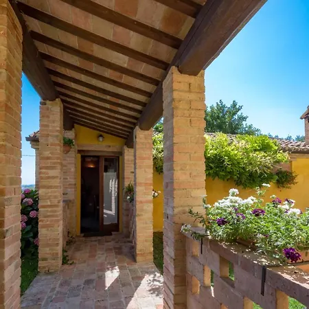 Casale Verdicchio 10&2, Emma Villa