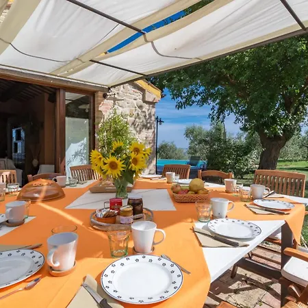 Villa Casale Verdicchio 10&2, Emma Montecarotto