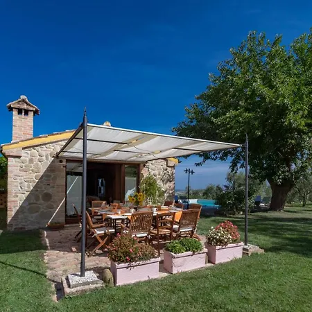 Casale Verdicchio 10&2, Emma Villa