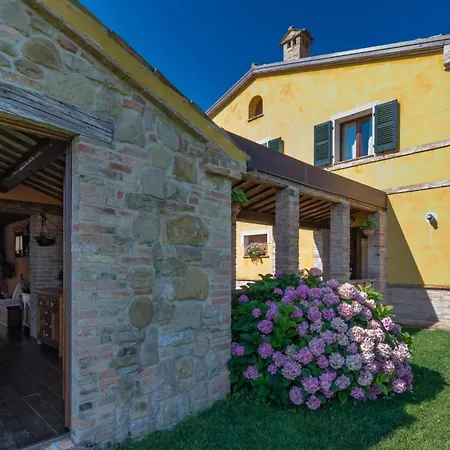 Casale Verdicchio 10&2, Emma Villa Montecarotto