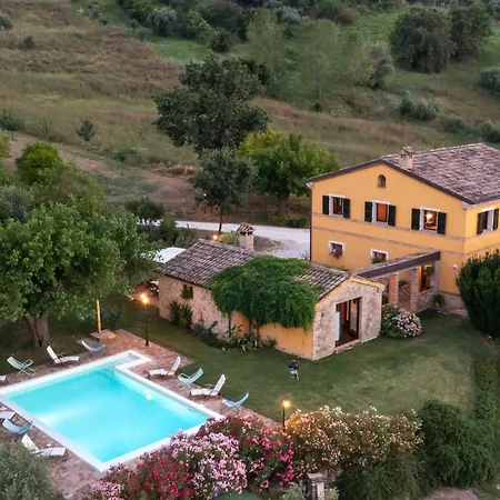 Casale Verdicchio 10&2, Emma Villa