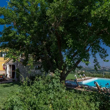 Casale Verdicchio 10&2, Emma Villa Montecarotto