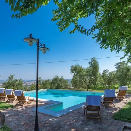 Casale Verdicchio 10&2, Emma Montecarotto