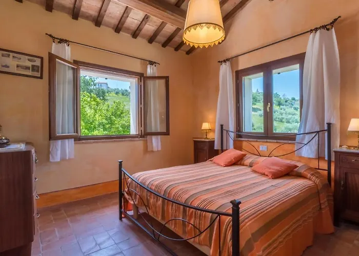 Casale Verdicchio 10&2, Emma Villa *