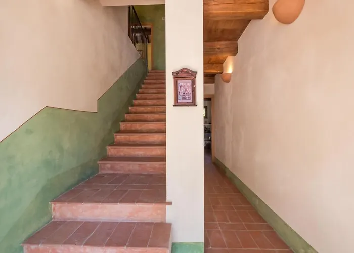 Casale Verdicchio 10&2, Emma Villa