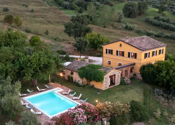 Casale Verdicchio 10&2, Emma Villa